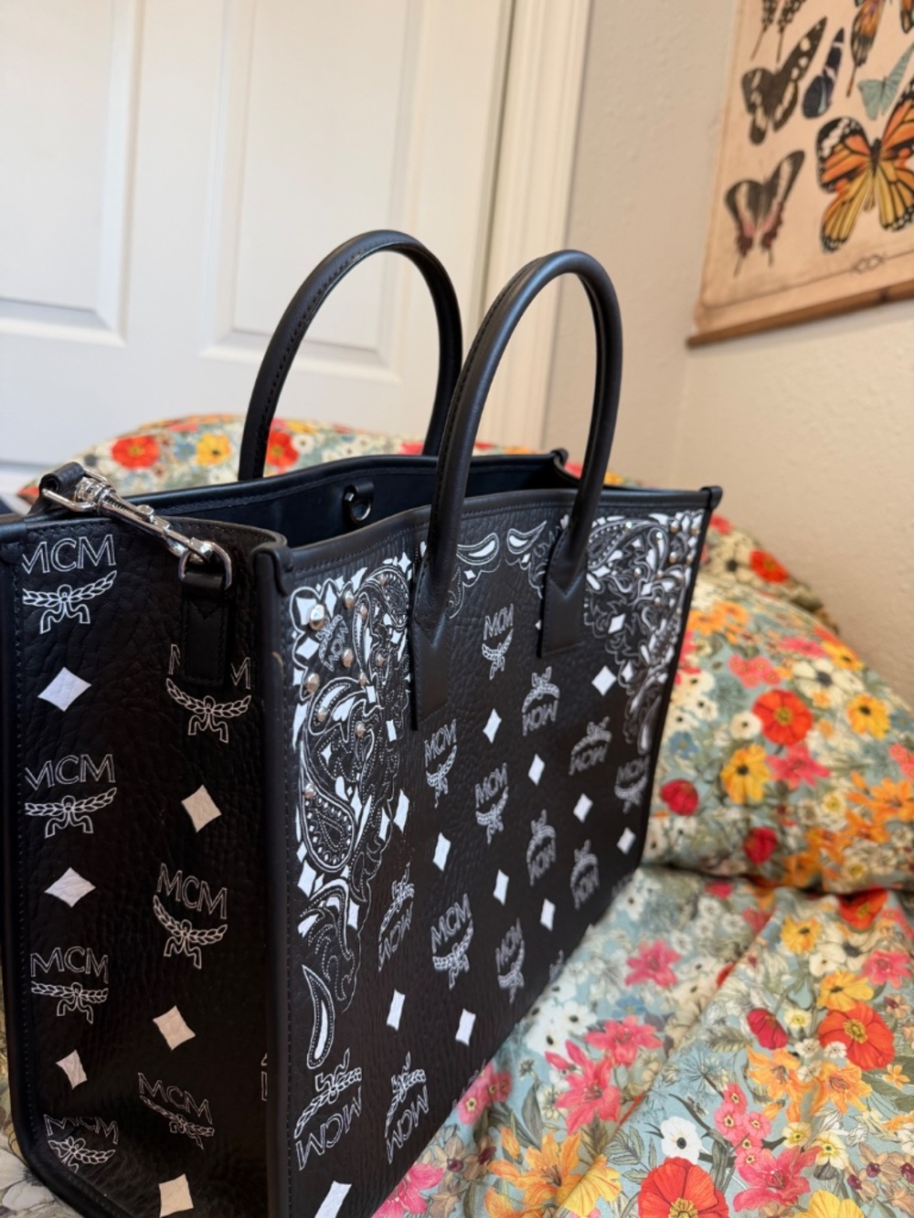 MCM Large München Tote Bag Studded Bandana Visetos Black White Shoulder Bag - Picture 2 of 6